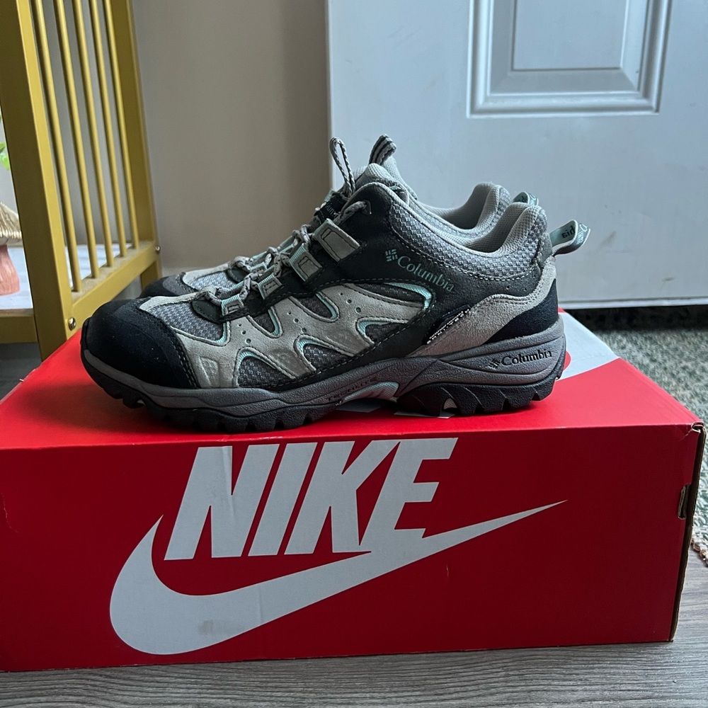 Columbia Women’s Omni Grip Hiking Shoes BL3470-028